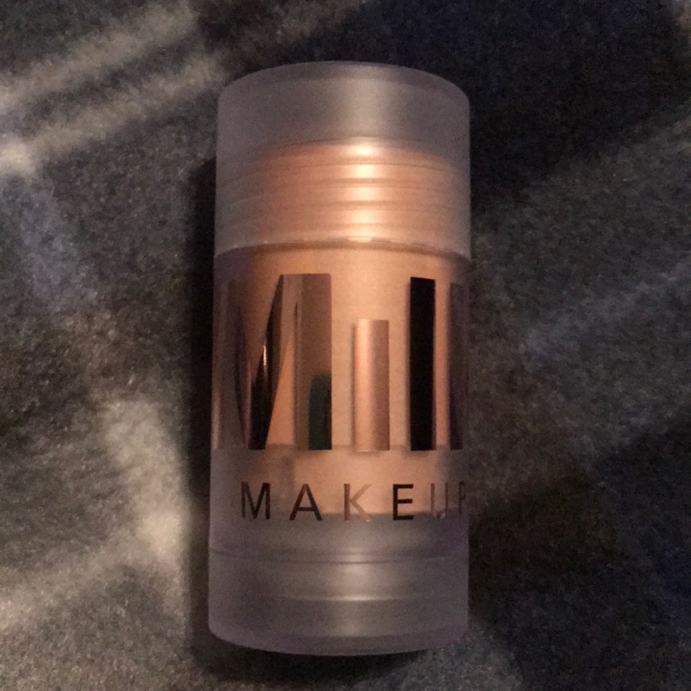 MILK LUMINOUS BLUR STICK